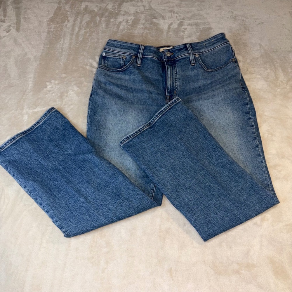 Madewell Curvy Kick Out Jeans Size 31 Medium Wash Stretch Denim Flare Hem